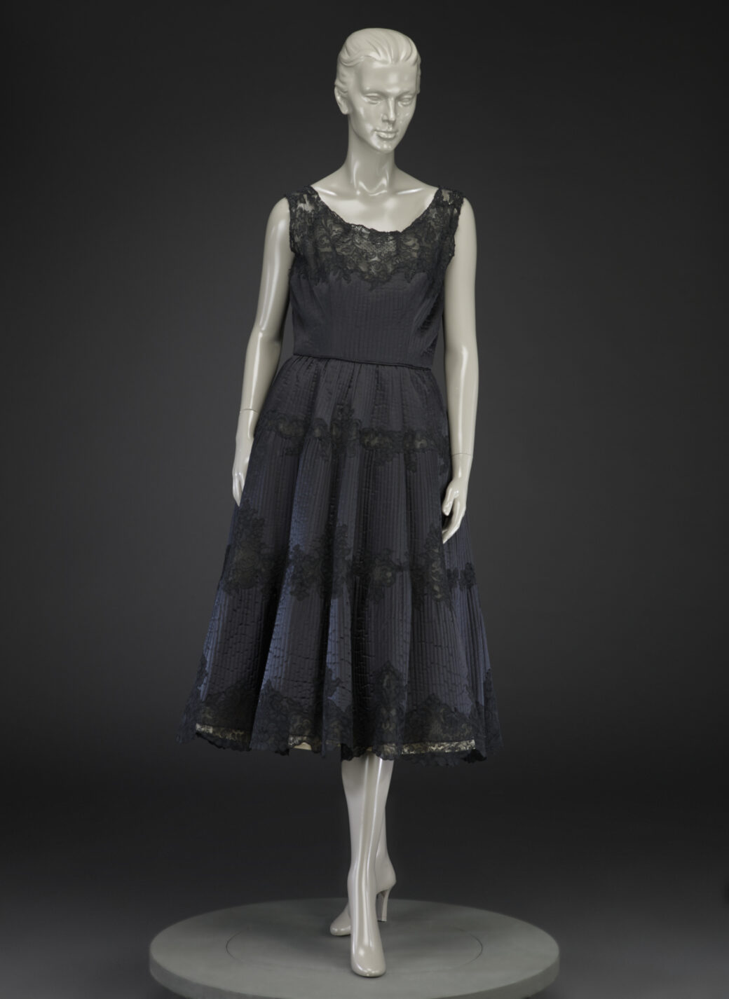 Swan Dress Black / Chantilly main image 0